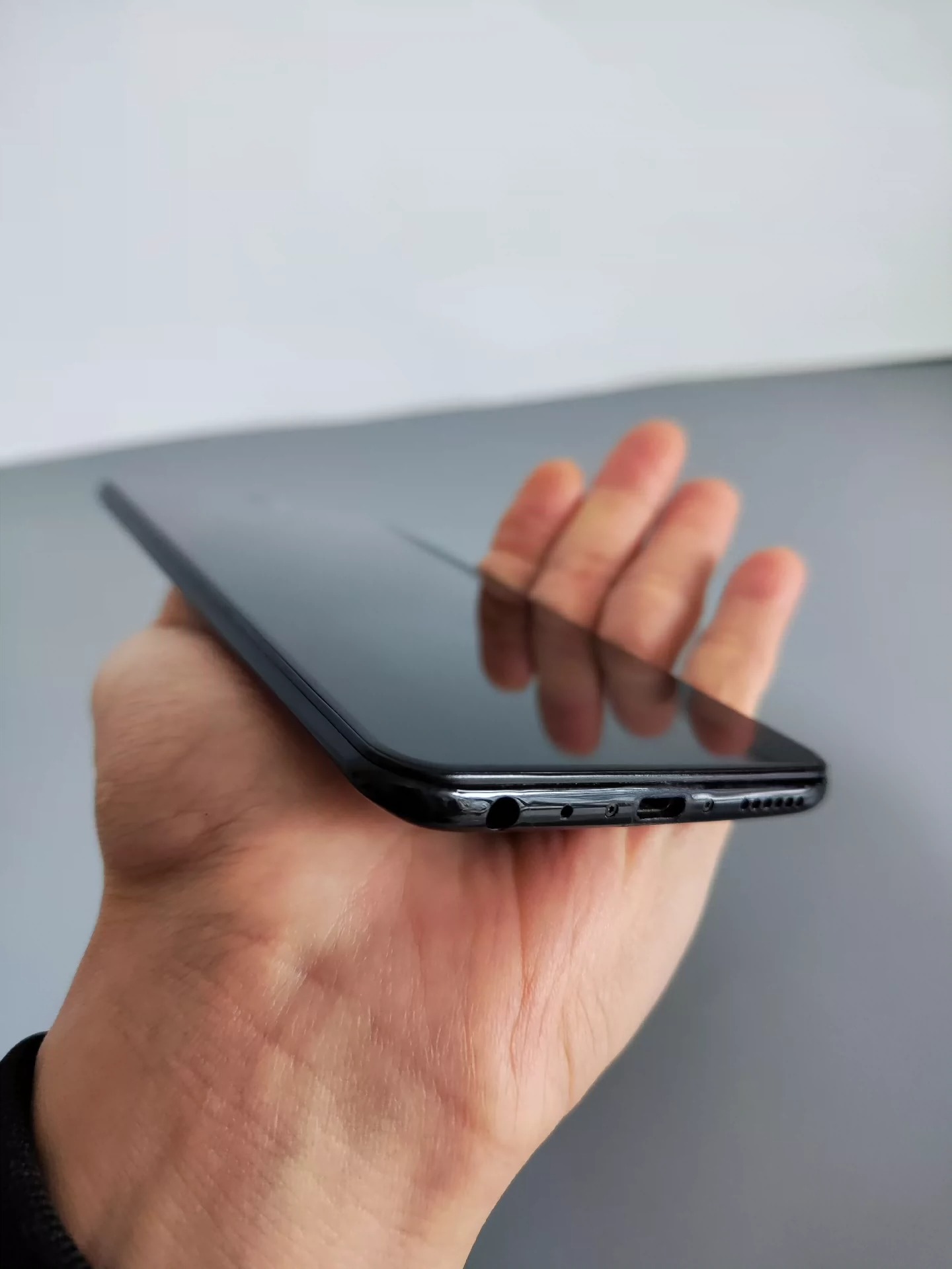 vivo Y85（全网通）手机，4+64G内存 手机功能全都正常，支持指纹面容解锁，成色如图，正常使用痕迹，屏幕基本没有划痕，工作机/备用机首选